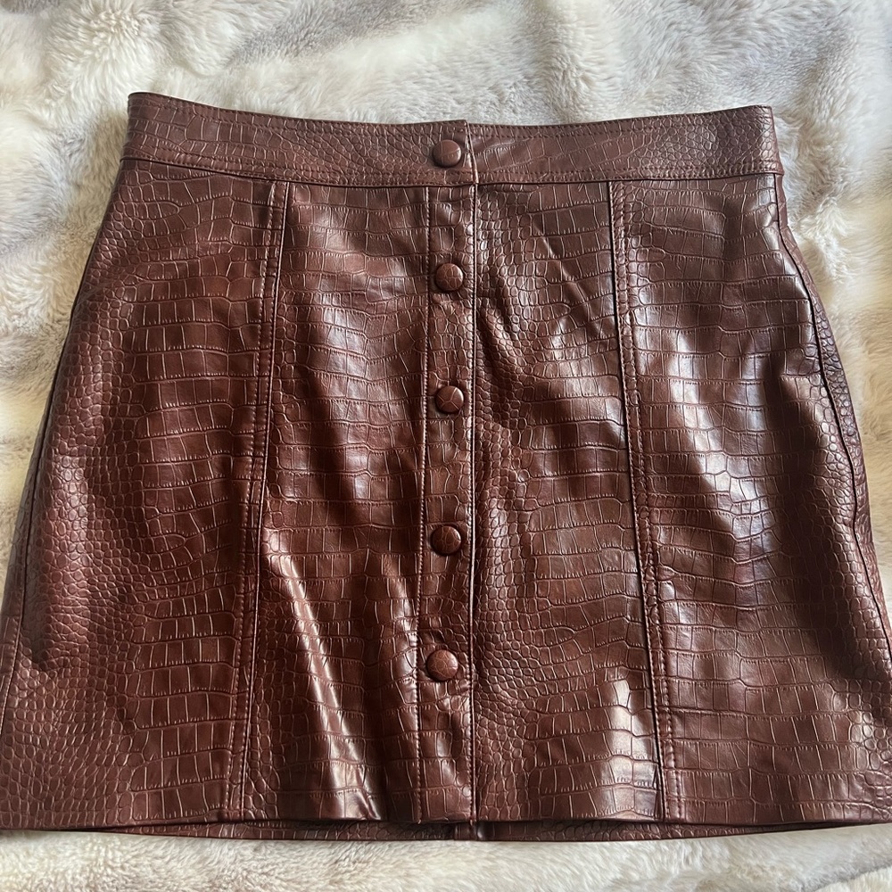 Brown embossed mini skirt